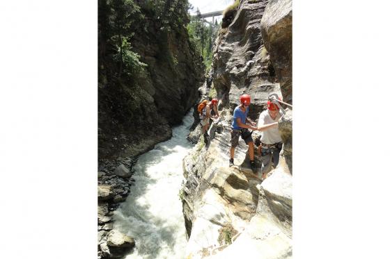 Via ferrata de nuit - Gorge alpine avec fondue pour 2 personnes 4 