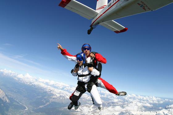 Saut en parachute - à Raron (VS) 1 