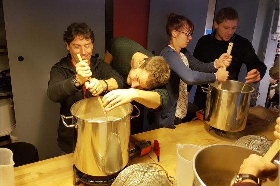 Cours de brassage - Inclus: bière à volonté, fondue et 4-5 litres de votre propre bière 2 