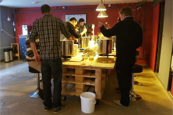 Cours de brassage - Inclus: bière à volonté, fondue et 4-5 litres de votre propre bière 3 