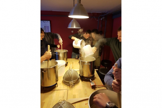 Cours de brassage - Inclus: bière à volonté, fondue et 4-5 litres de votre propre bière 5 