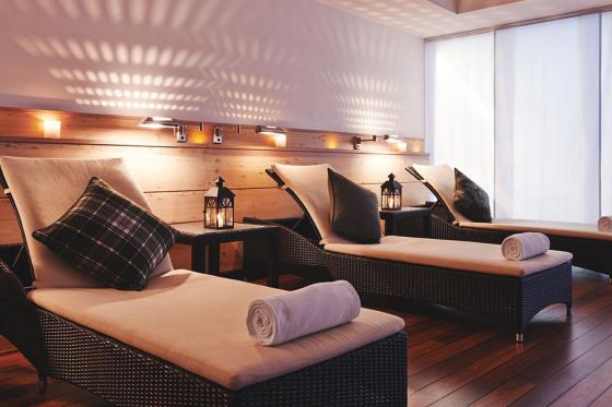 DAVOS: Hotel u. Skipass für 2 - 2-Tageskarte und Wellness 12 