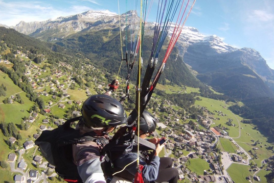 Vol biplace en parapente - Aux Diablerets - inclus une trentaine de photos souvenir  