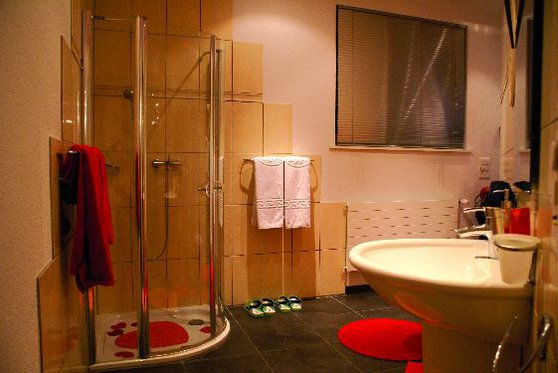 Romantische Übernachtung - Loveroom in Bern mit Whirlpool 2 
