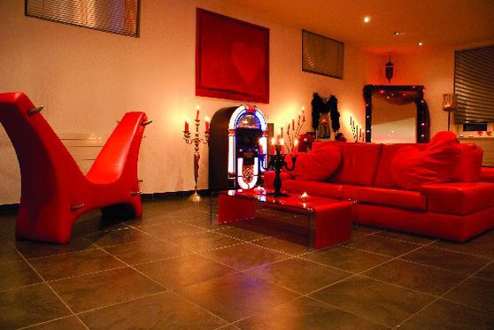 Romantische Übernachtung - Loveroom in Bern mit Whirlpool 3 