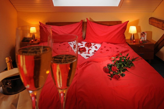 Loveroom romantique pour 2 - incl. dîner de 4 plats aux chandelles  