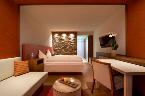 Séjour wellness au Panorama Resort & Spa - Chambre Superior Chic avec vue sur le lac, champagne & spa inclus 3 