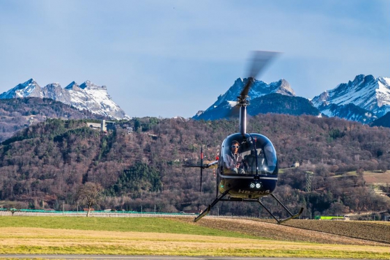 Aux commandes d'un hélicoptère  - 20min de pilotage depuis Bex + 15min de briefing 3 