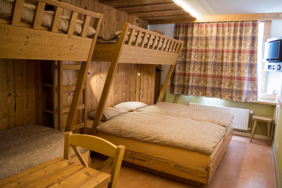 Séjour détente à Leysin - 1 nuit pour 2 adultes et 1 enfant, avec repas  