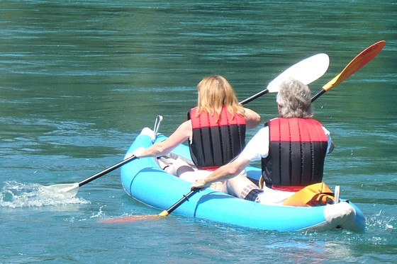 Faire du kayak à deux - sur l'Aar  