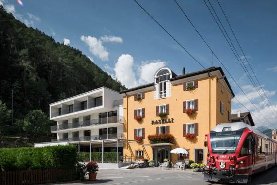 Bernina de haut en bas - Nuit et repas du soir à 5 plats pour 2 personnes 1 