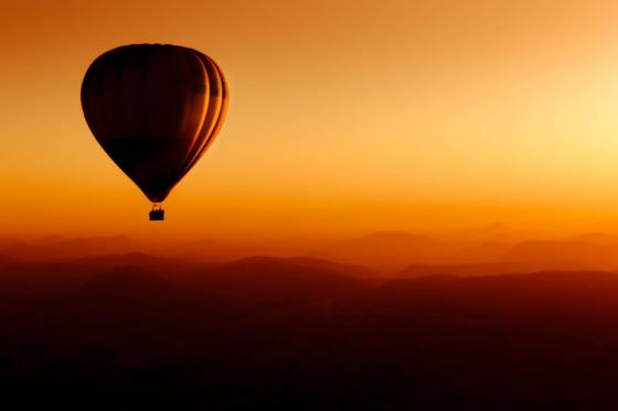 Lever du soleil en montgolfière - environ 2h50 de vol  