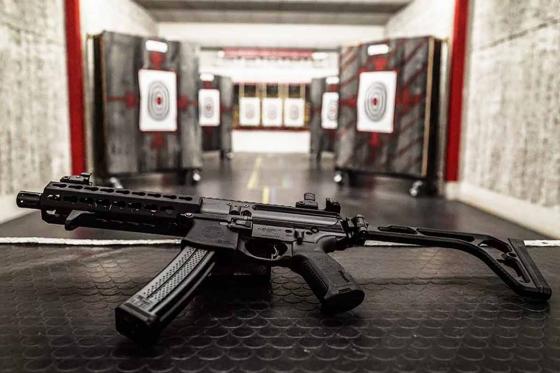 Indoor Schiessanlage - 3 Waffen nach Wahl, Mi-Fr 4 