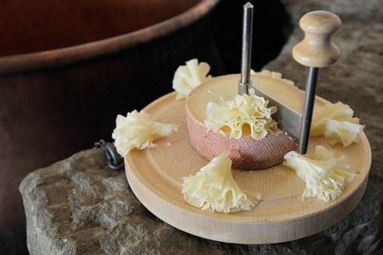 Helikopterflug und tête de moine  - Hubschrauberflug und Käseverkostung / 80 min. Flug 2 