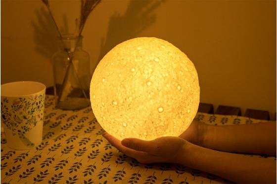 Veilleuse Lune - changement en 7 couleurs  