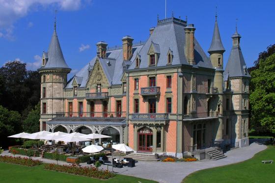 Petit déjeuner dans un château - Tour en bateau sur le lac de Thoune pour 2 personnes en 2ème classe  