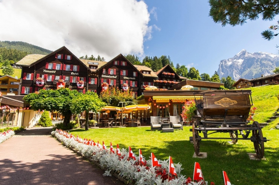 Séjour romantique à Grindelwald - Hôtel 5* Schweizerhof avec dîner aux chandelles et spa privé  