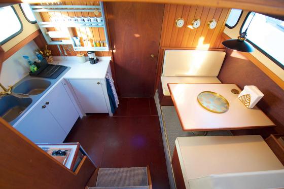 Nuitée dans un bateau de luxe - Nuit dans un bateau privé avec une bouteille de vin 1 