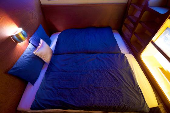 Nuitée dans un bateau de luxe - Nuit dans un bateau privé avec une bouteille de vin 7 