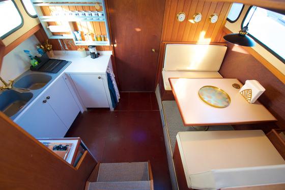 Nuitée dans un bateau de luxe - Nuit dans un bateau privé avec une bouteille de vin 9 