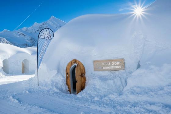 Nuit dans un igloo pour 2 - & parapente pour 1 personne à Davos  