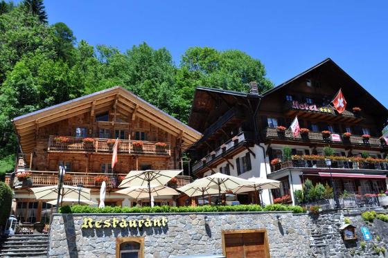 Séjour romantique à Champéry - Une nuit pour 2 avec champagne et repas inclus | en été 1 