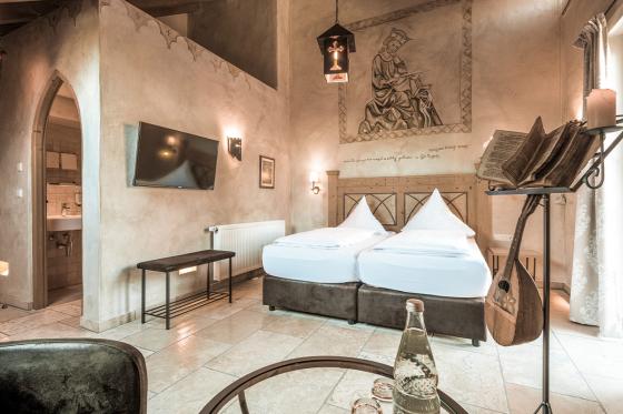 Mittelalter Übernachtung - inkl. Frühstucksbuffet im Themenzimmer für 2 Personen  