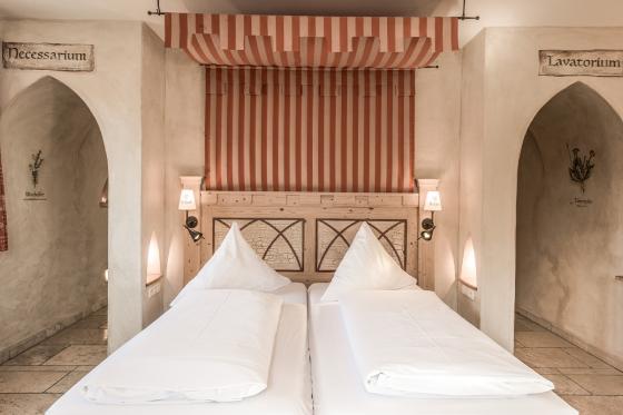 Mittelalter Übernachtung - inkl. Frühstucksbuffet im Themenzimmer für 2 Personen 4 