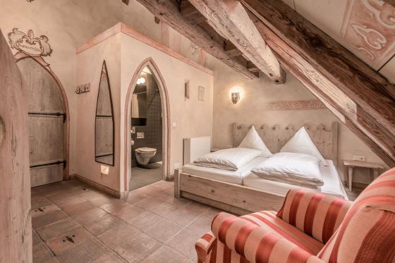 Nuit au Moyen-Âge - En chambre standard, avec petit déjeuner pour 2 personnes 3 