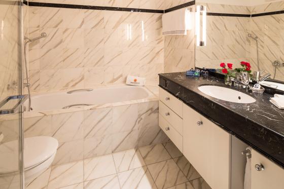 Séjour détente à Lugano - 1 nuit en Premium Suite Lake View, repas & wellness inclus | été 8 