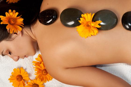 Massage aux pierres chaudes - pour 1 personne, 75 minutes  