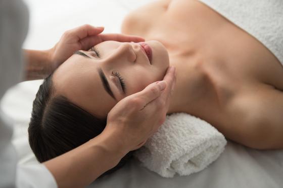 Moment de détente en duo - Massages du corps & mini soins du visage, 80 minutes 2 