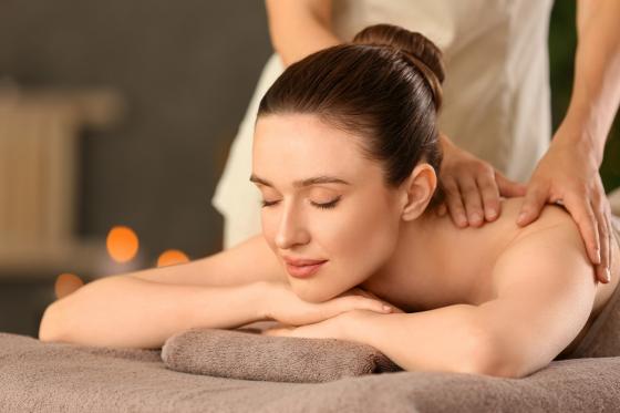 Moment de détente unique - Massage du corps & mini soin du visage, 80 minutes  