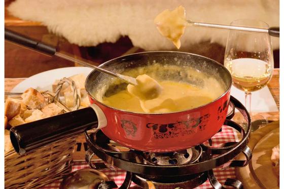 Fondue dans un chalet - Menu à 3 plats, pour 2 personnes 5 