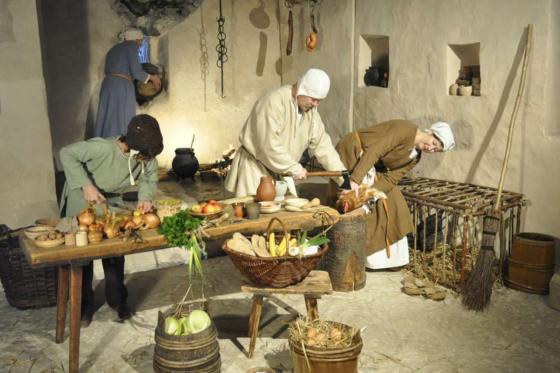 Journée au château de Spiez - Tour en bateau en 1ère classe, apéro & entrée au musée | 1 pers. 9 