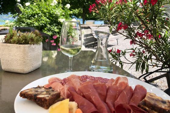 Journée au château de Spiez - Tour en bateau en 1ère classe, apéro & entrée au musée | 1 pers. 14 