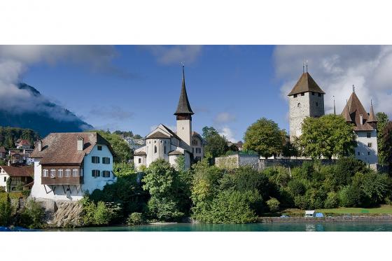 Journée au château de Spiez - Tour en bateau en 1ère classe, apéro & entrée au musée | 1 pers. 18 