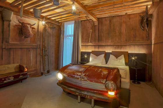 Nuitée dans une chambre à thème - petit déjeuner pour 2 personnes  