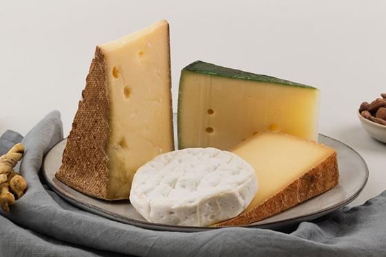 Käse Überraschungs-Geschenkabo - Rezenter Käse Abo mit 3-Monats-Lieferungen  