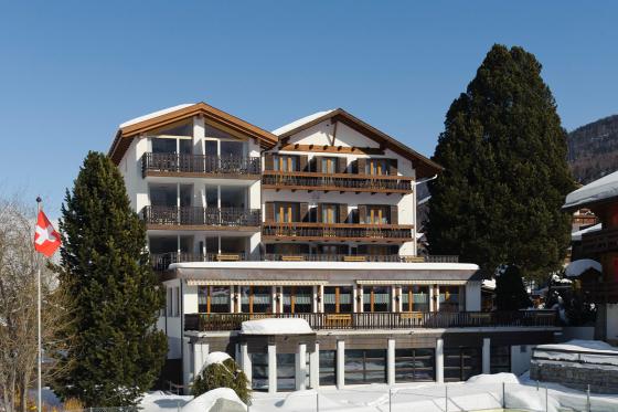 Escapade bien-être en Valais - 1 nuit avec spa privé et repas aux chandelles à 3 plats pour 2 pers. 2 