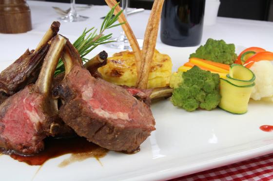 Escapade bien-être en Valais - 1 nuit avec spa privé et repas aux chandelles à 3 plats pour 2 pers. 10 