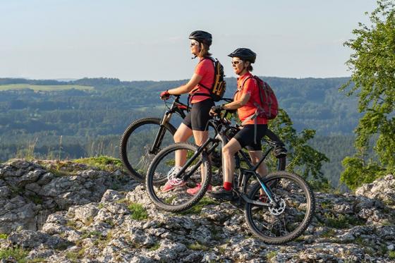 E-VTT avec guide & pizza - Balade d'une demi-journée dans le Jura pour 2 personnes  