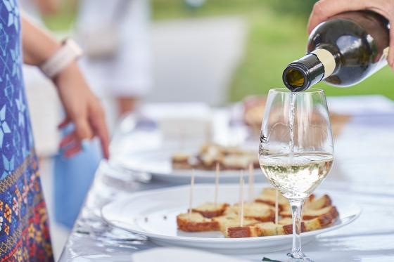 Weinverkostung - Besichtigung des Weinkellers und Walliser Platte inklusive, 6 Personen 3 