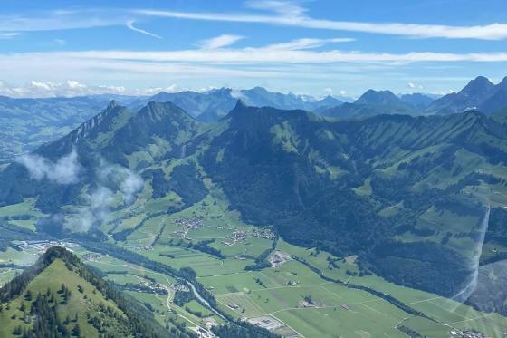 Helikopterflug über die Gastlosen - 25-minütiger Flug über die Freiburger Voralpen | 2 Personen 8 