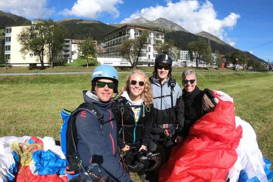Gleitschirmflug für Paare - Gemeinsam abheben in Davos Klosters 1 