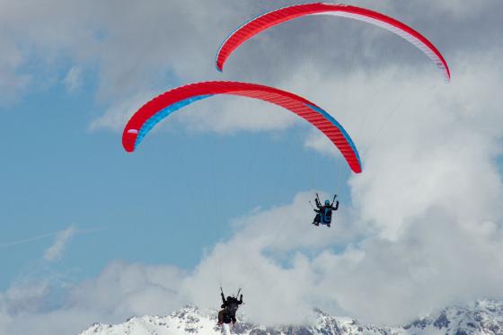 Gleitschirmflug für Paare - Gemeinsam abheben in Davos Klosters 3 