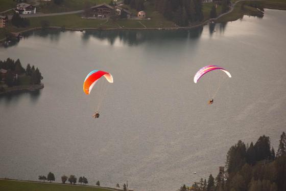 Gleitschirmflug für Paare - Gemeinsam abheben in Davos Klosters 8 