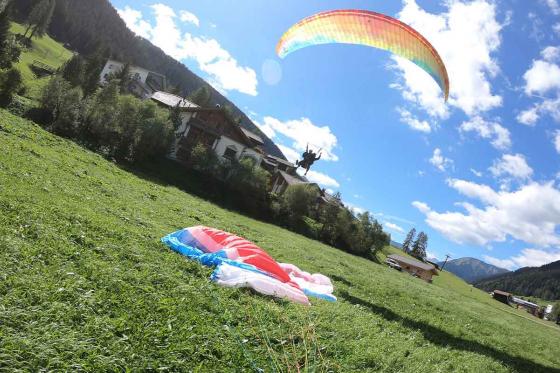 Gleitschirmflug für Paare - Gemeinsam abheben in Davos Klosters 11 