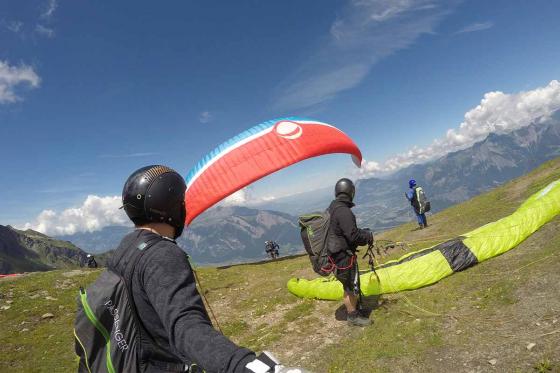 Gleitschirmflug für Paare - Gemeinsam abheben in Davos Klosters 15 
