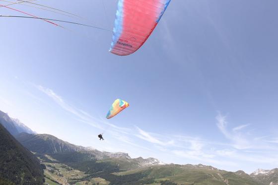 Gleitschirmflug für Paare - Gemeinsam abheben in Davos Klosters 19 